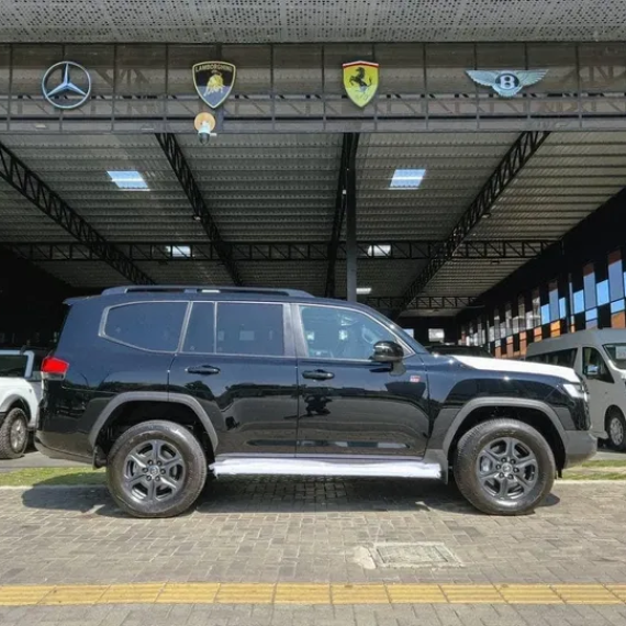 http://henghuy.com/vehicles/toyota-land-cruiser-gr-sport